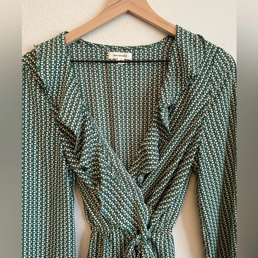 Max Studio Ruffle Front Top - Picture 6 of 11